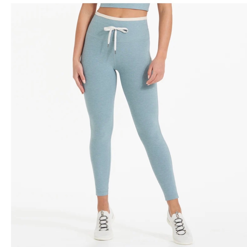 Vuori Vibe Elevation leggings size M Shade Heather color